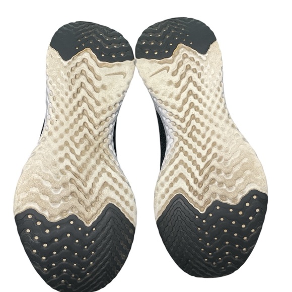 Nike Epic React Flyknit Sneakers Women's size 8 in Copper Flash / Black - Picture 5 of 7